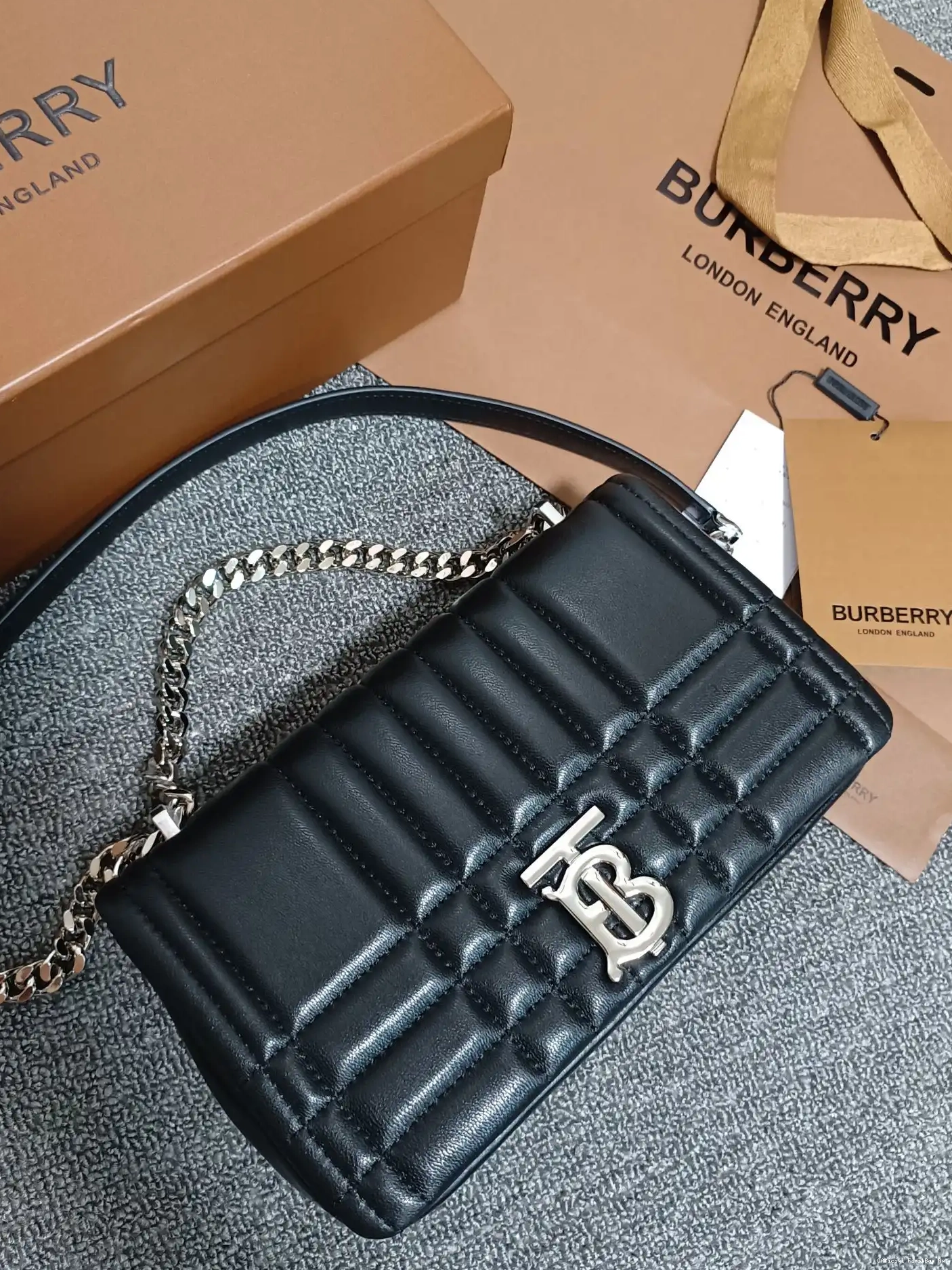 Official FirstBag Ru Small Bag Camera BURBERRY Lola 0513